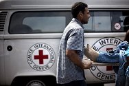 Complexo da Maré, Rio de Janeiro. Durant le cours, exercice pratique de traitement et de transfert d'une victime vers un centre d'urgence médicale.