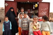 Irak, Gouvernorat de Maysan, Amara. Soma is a widow and the mother of six children. She has been able to open a grocery shop thanks to an ICRC micro-finance project.