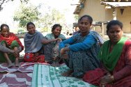 نيبال. نساء يشاركن في مجموعة دعم لزوجات وأمهات المفقودين.