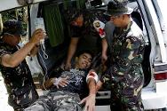 يُجيز قانون شارة الصليب الأحمر والشارات الأخرى لعام 2013 لأفراد الخدمات الطبية وأفراد الهيئات الدينية الملحقة بوحدات القوات المسلحة الفلبينية حمل شارة الصليب الأحمر أثناء أداء واجبهم.