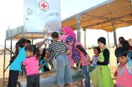 الأردن. اللجنة الدولية تقدم مياه الشرب إلى اللاجئين السوريين في مرفق 