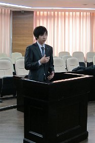 代表深圳大学队参赛的吴屹然参加国际人道法模拟法庭竞赛的初衷是希望锻炼自己将法律条文付诸实践的能力。