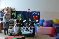 俄罗斯联邦，北奥赛梯，别斯兰，社会心理援助中心，孩子们在中心的活动室玩耍。