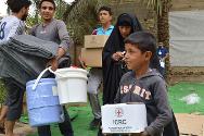 2014年10月，伊拉克，巴格达，杜拉（Al Dura），为国内流离失所者分发援助物资。