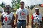 红十字国际委员会代表纳比勒•谢姆利（Nabil Chemli）结束任期，与来自科特迪瓦红十字会的志愿者及格拉博分会会长合影留念。