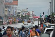 Entrance to Ayutthaya town: people fleeing the flood.