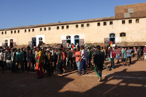 11 Prisoners recaptured after Madagascar Prison break - Tatahfonewsarens