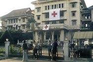 1975. Enfermería temporaria instalada en Phnom Penh, Camboya, por el CICR y cerrada por los jemeres rojos en abril de 1975.