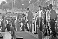 1992. Delegados del CICR registran los datos de detenidos liberados en Phnom Penh.