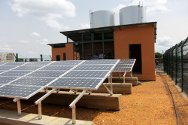 Sudán del Sur. Los tres sistemas de suministro de agua alimentados por energía solar instalados por el CICR en Akobo bombean 90.000 litros de agua por hora y abastecen hasta 55.000 personas.