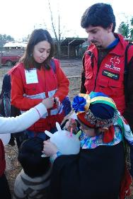 La exhibición muestra la asistencia entregada los días posteriores al terremoto del 27 de febrero de 2010 y la ayuda humanitaria en la zona de catástrofe a raíz de las intensas nevazones que afectaron La Araucanía el 2011.