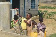 Centro de Walikale, Kivu Norte. Más de 52.000 personas se beneficiaron de la reparación del sistema de distribución de agua realizado por el CICR.