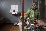 RD Congo. Un civil herido en un centro de salud en Kivu Norte. En la RD Congo, los ataques contra estructuras de salud y equipos de evacuación médica ocurren con desafortunada frecuencia.