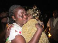 Lubumbashi, provincia de Katanga. Una madre se emociona al reunirse con su hija tras seis años de separación.