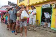 Desde que el tifón asoló la isla, el CICR ha proporcionado alimentos a más de 58.000 personas de las comunidades a lo largo de la costa oriental de Samar.