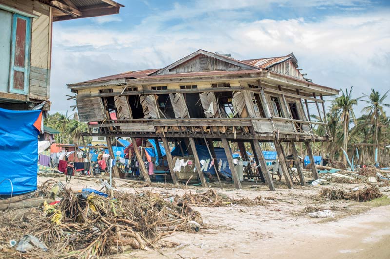 Filipinas: aumenta la ayuda alimentaria a la población afectada por el  tifón - CICR