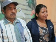 Juana et son père, Antonio, réunis après 25 ans de séparation.