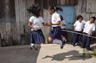 Los Pinos, Tegucigalpa. Les élèves de l'école Romero Jaime Zuniga pendant la récréation.