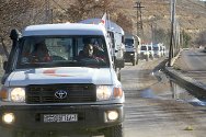 Un convoi du Croissant-Rouge arabe syrien, composé d'une clinique mobile et de 4 ambulances, transporte de la nourriture, des kits d'hygiène et des couvertures à Madaya, près d’Al-Zabadani
