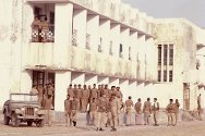 Guerre de 1971 : un camp pour les prisonniers de guerre pakistanais à Dhaka. Le CICR a visité les prisonniers des deux camps. 