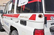 Libye. Cette ambulance du Croissant Rouge libyen a essuyé des tirs pendant le conflit qui a secoué le pays en 2011. Sa carrosserie en porte la marque.