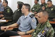 Des policiers de Medellin (Colombie) et Rio de Janeiro (Brésil) assistent à un cours dans le cadre de la formation internationale pour instructeurs.
