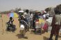 Gandafabou, Burkina Faso. La Croix-Rouge Burkinabè, avec le soutien du CICR, effectue une distribution de couvertures, de bâches, de matériel de cuisine, de savons et de seaux dans le village de Gandafabou à plus de 2 400 personnes réfugiées du Mali.