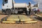 Syrte, Libye. Déchargement d’un lot de munitions non explosées.