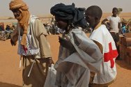 Darey-Dey Tinni, comuna de Banibangou, Tillabéry, Níger. Distribuição de alimentos aos refugiados do Mali.