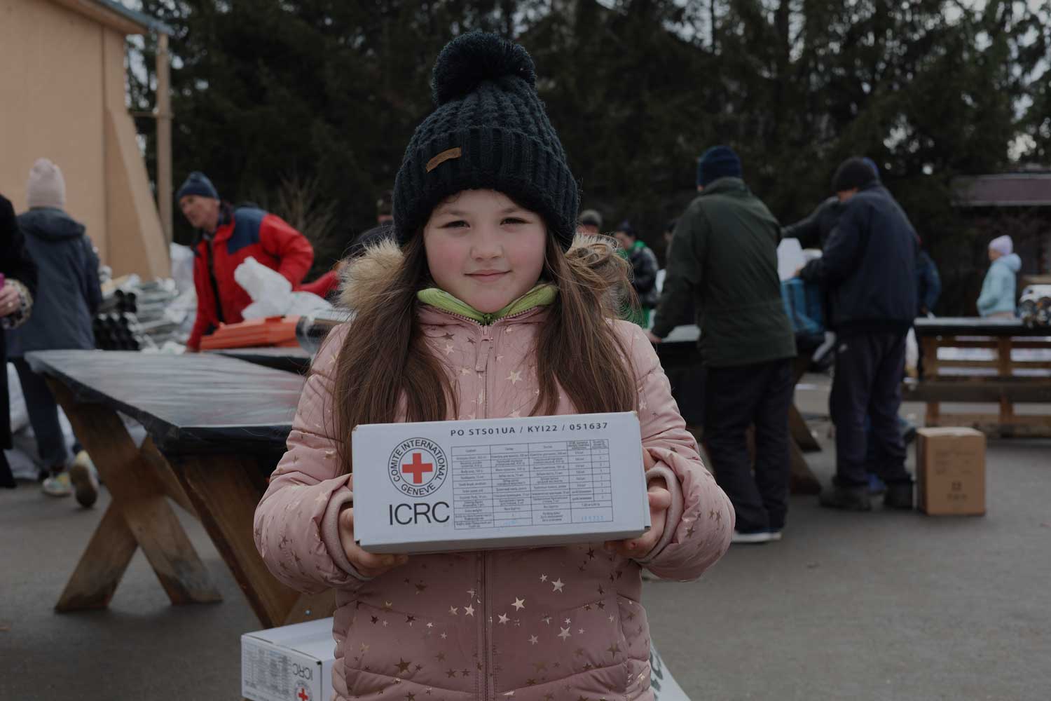 ICRC team helps people in conflict 