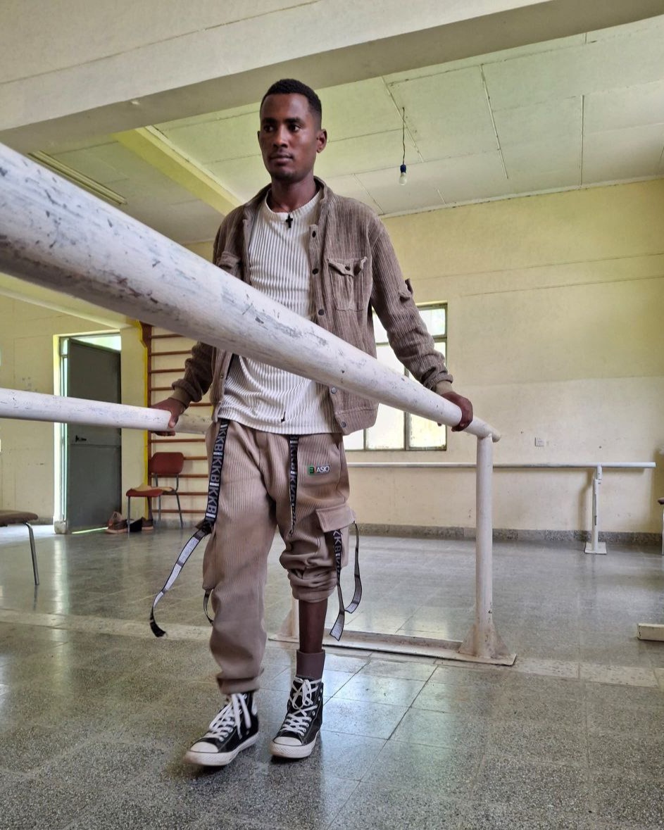 Tesfay receiving physiotherapy treatment at the Mekelle Orthopaedic and Physiotherapy Center.