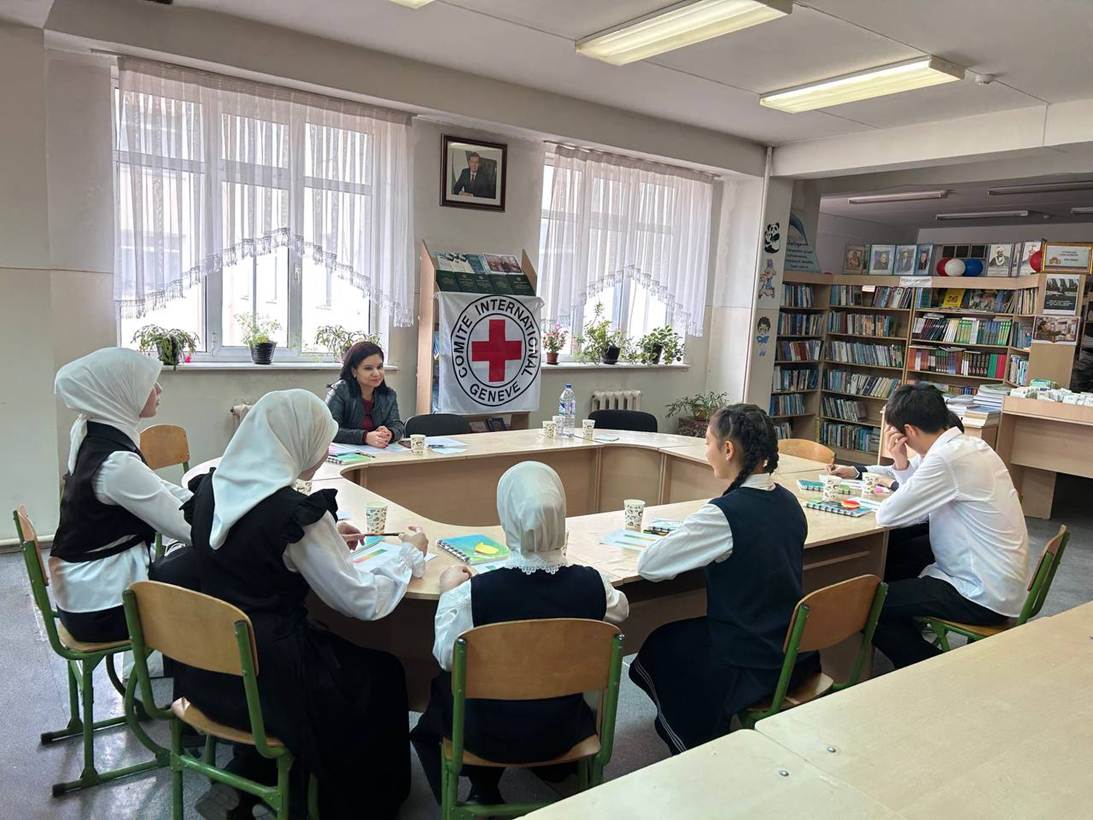 A group of people sitting around a table</p>
<p>AI-generated content may be incorrect.