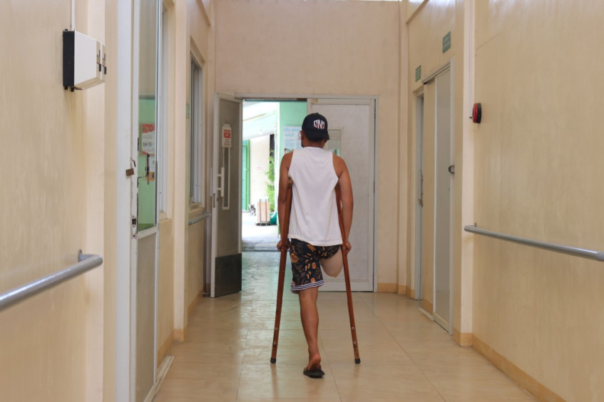 A new leg, renewed hope for a single father in Mindanao