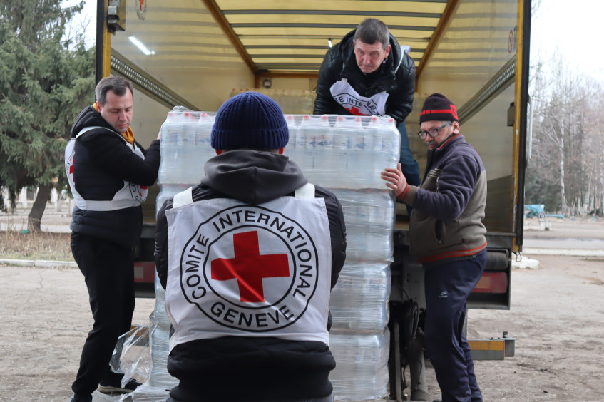 Ukraine : le CICR a acheminé des secours vitaux destinés aux civils dans des localités proches de Bakhmout