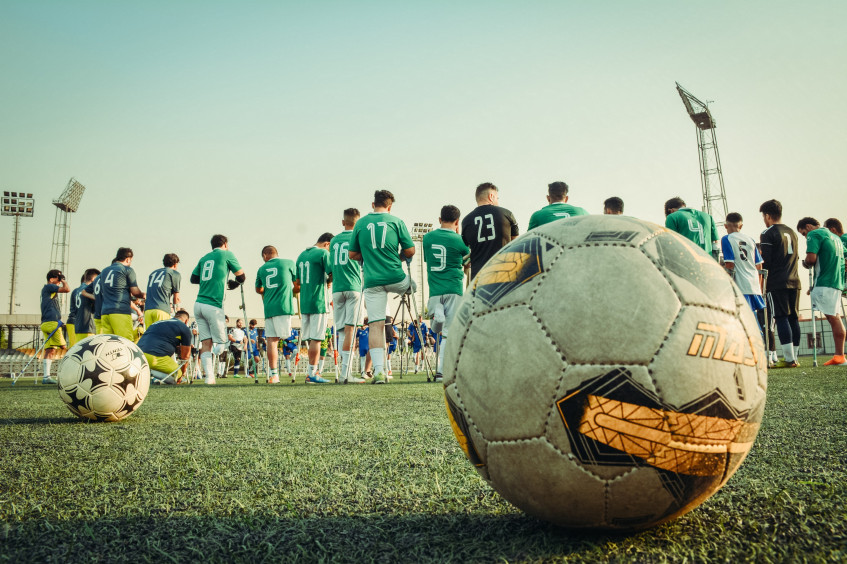 ملاعب كرة القدم .. أفقٌ جديد لذوي الإعاقة في العراق 