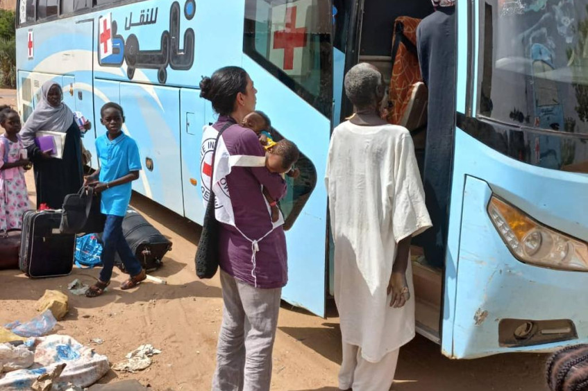 苏丹：喀土穆一孤儿院的280名儿童与70名看护人员抵达安全地点