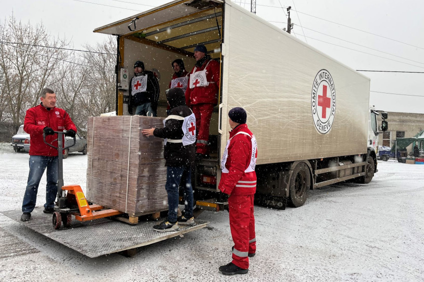 Украина: тысячи жителей прифронтовых районов получают топливо, которое поможет им пережить суровую зиму