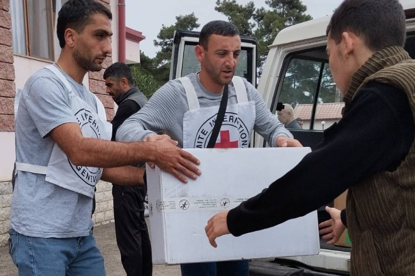 Arménie/Azerbaïdjan : des personnes blessées par arme évacuées dans le cadre d’opérations humanitaires