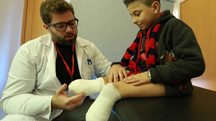 黎巴嫩：叙利亚的儿童难民在红十字国际委员会的医院接受治疗