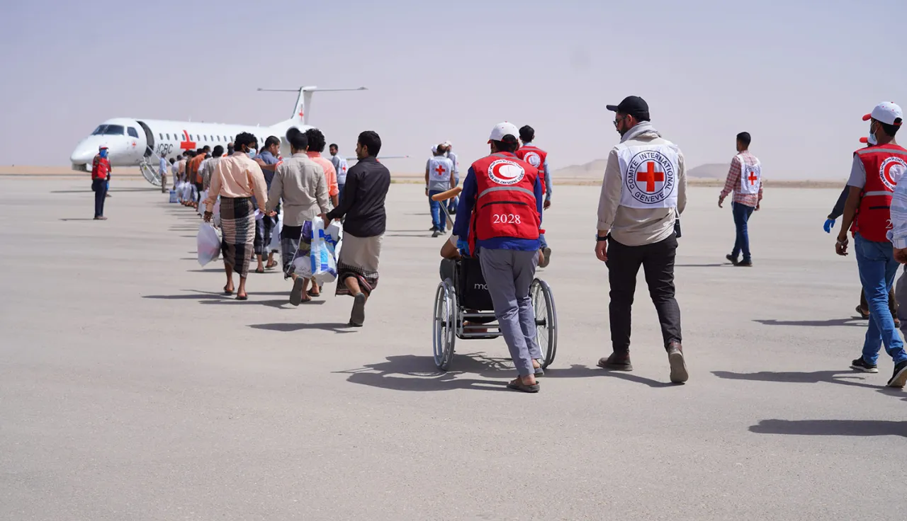 ICRC prisoner release and transport.