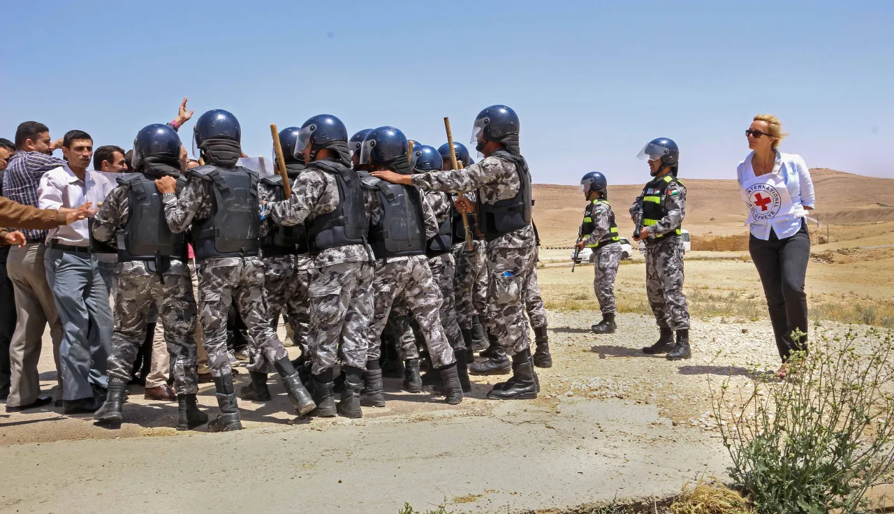 In Amman, Jordan, an ICRC delegate teaches Jordanian Gendarmerie staff the basic rules of maintaining order and the use of force.