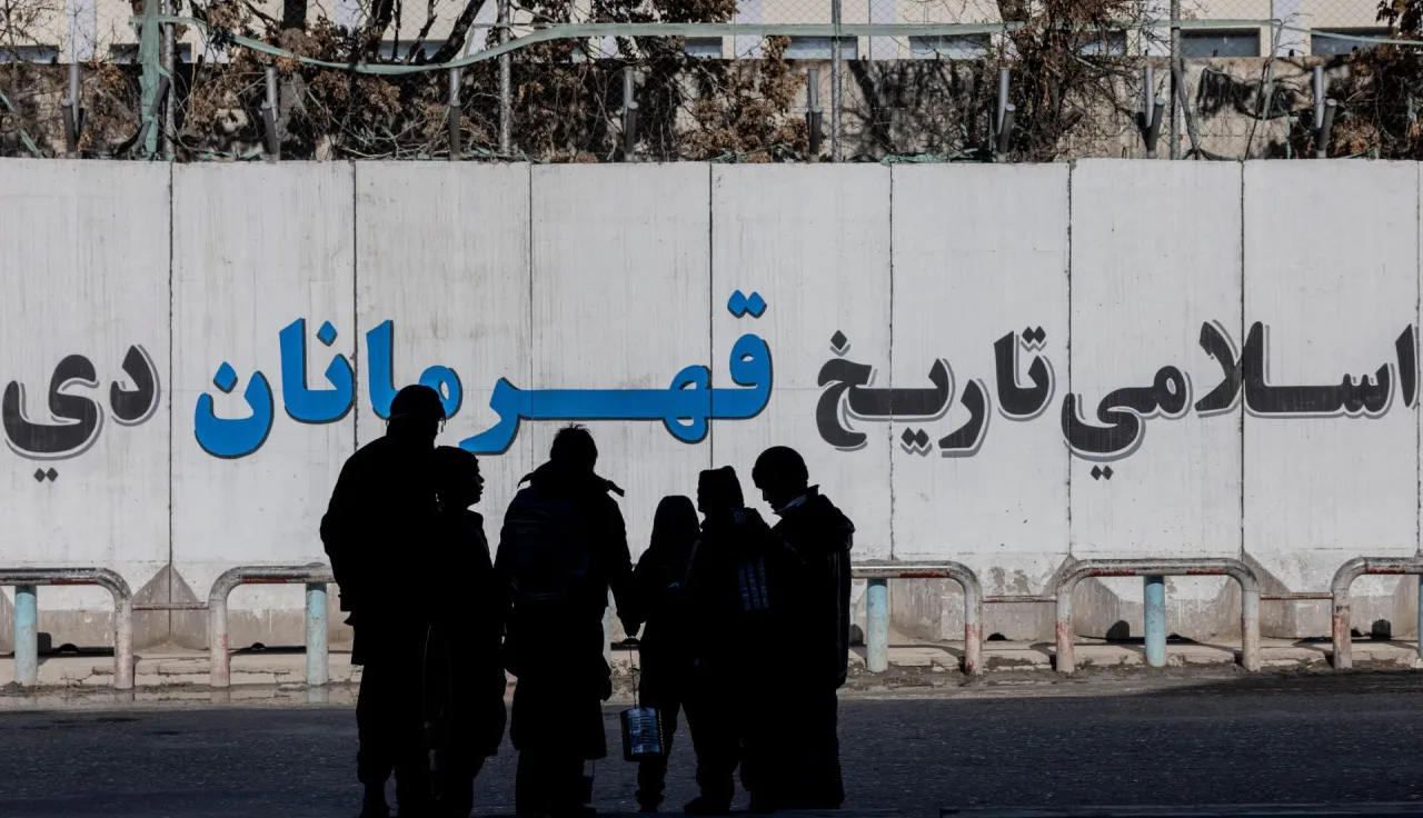Kabul. A group of children working in the street. Afghanistan's economic crisis is mainly due to the fact that development aid has stopped, causing the economy to collapse. The number of child laborers has tripled.