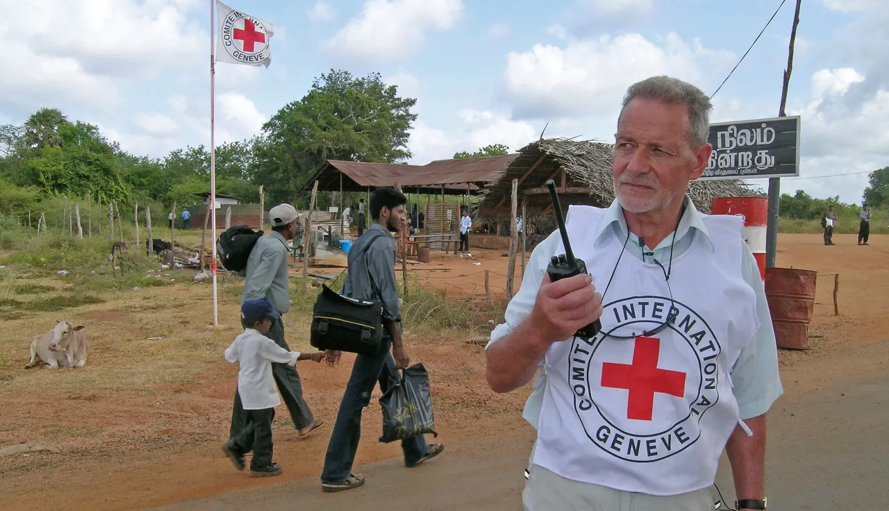 An ICRC delegate at a crossing point between front lines during a ceasefire in Sri Lanka.