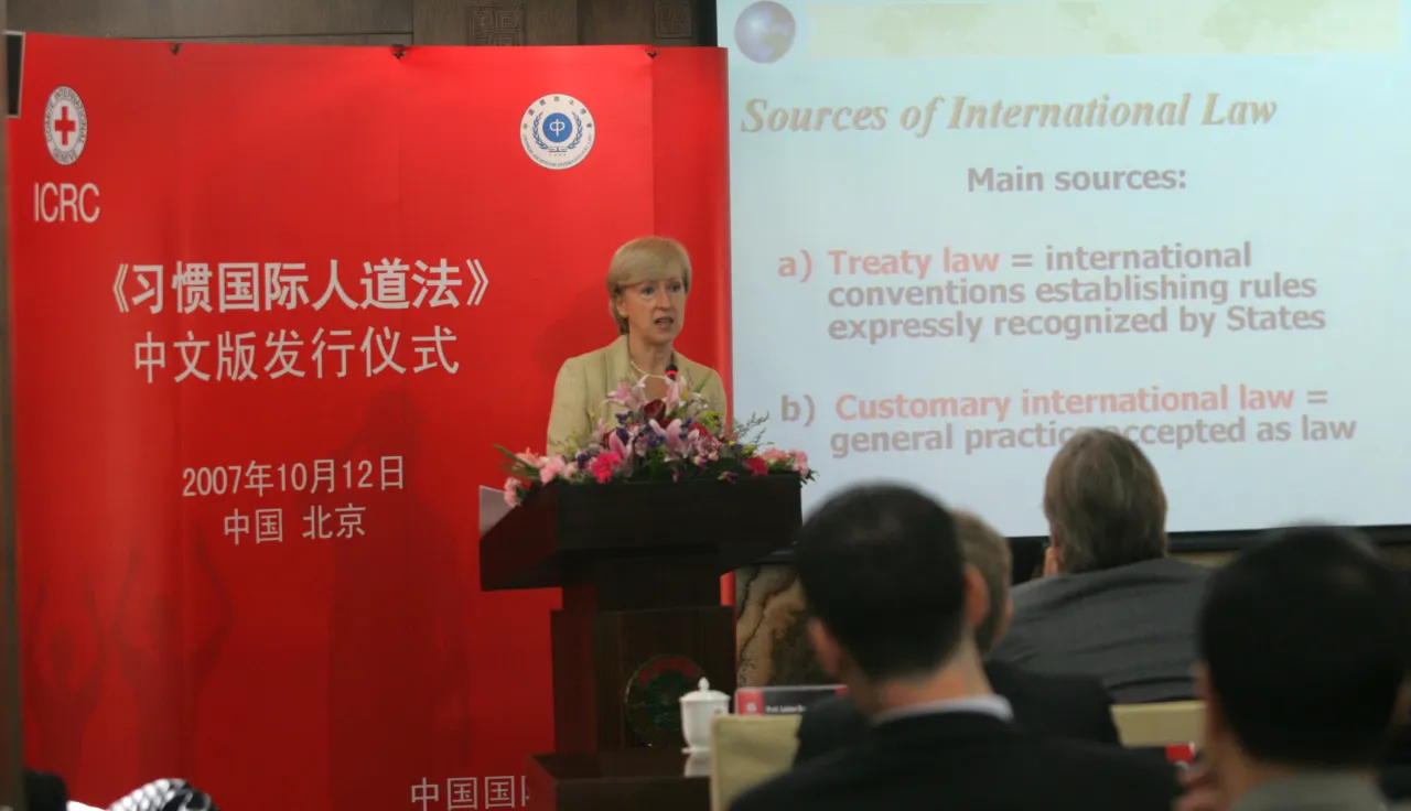 Professor Louise Doswald-Beck, Director of the University Centre for Humanitarian Law and Human Rights, delivering her presentation of the Customary IHL Study in Beijing on12 October 2007