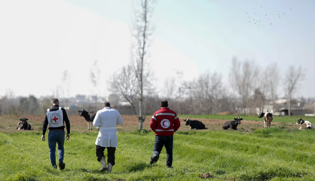 ICRC and SARC staff in rural Damascus.