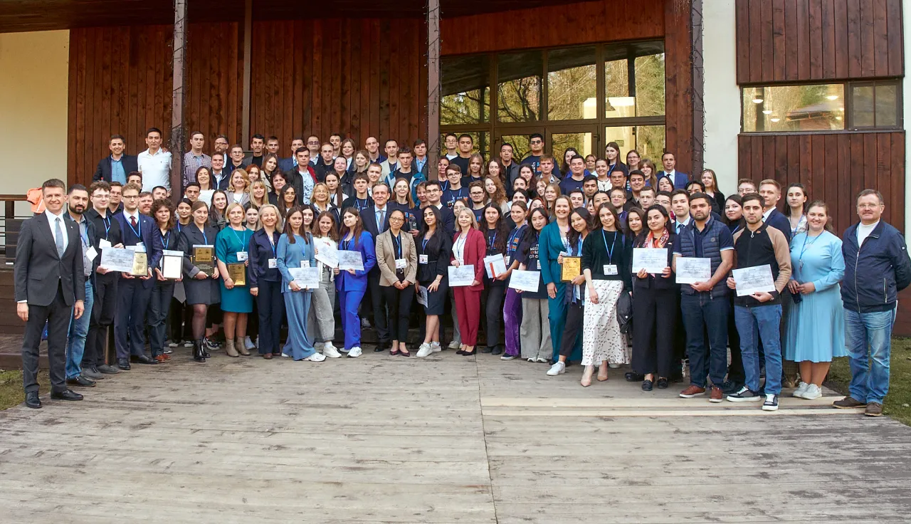 Команды участников конкурса Мартенса.