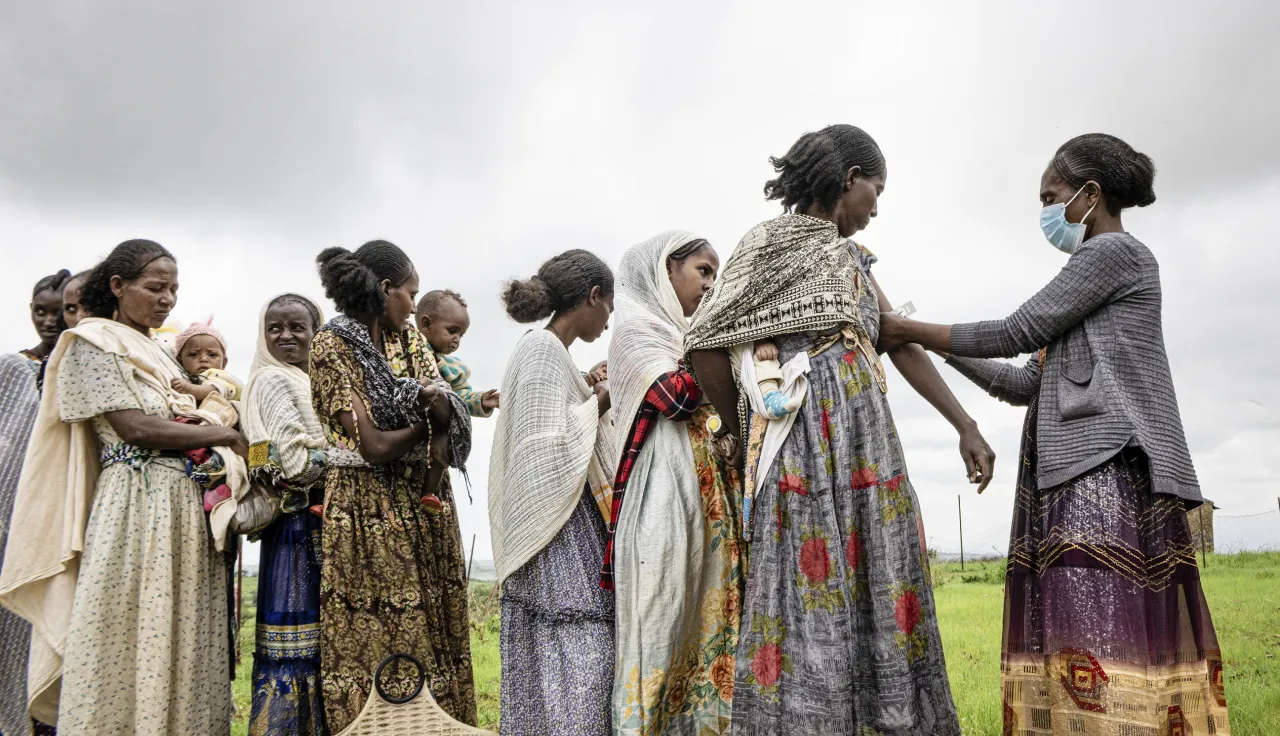 Tigray. An ICRC staff screens conflict affected children and woman for malnutrition. Tigray. An ICRC staff screens conflict affected children and woman for malnutrition.