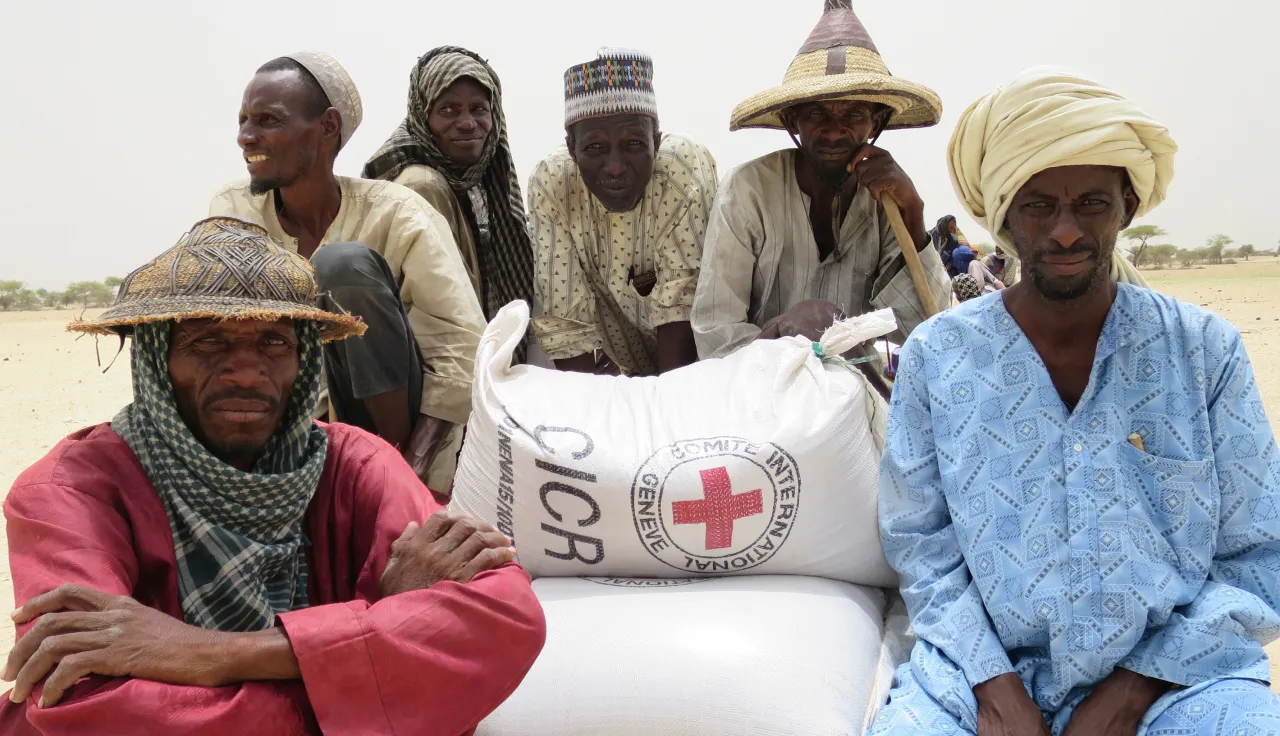 Garin Wanzam distribution de nourriture aux dèplacés ayant fui les attaques de groupes armés de juin 2016