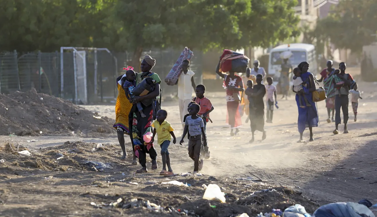 People flee their neighbourhoods amid clashes between the Rapid Support Forces and the Sudanese Armed Forces in Khartoum on April 19, 2023, following the collapse of a 24-hour truce