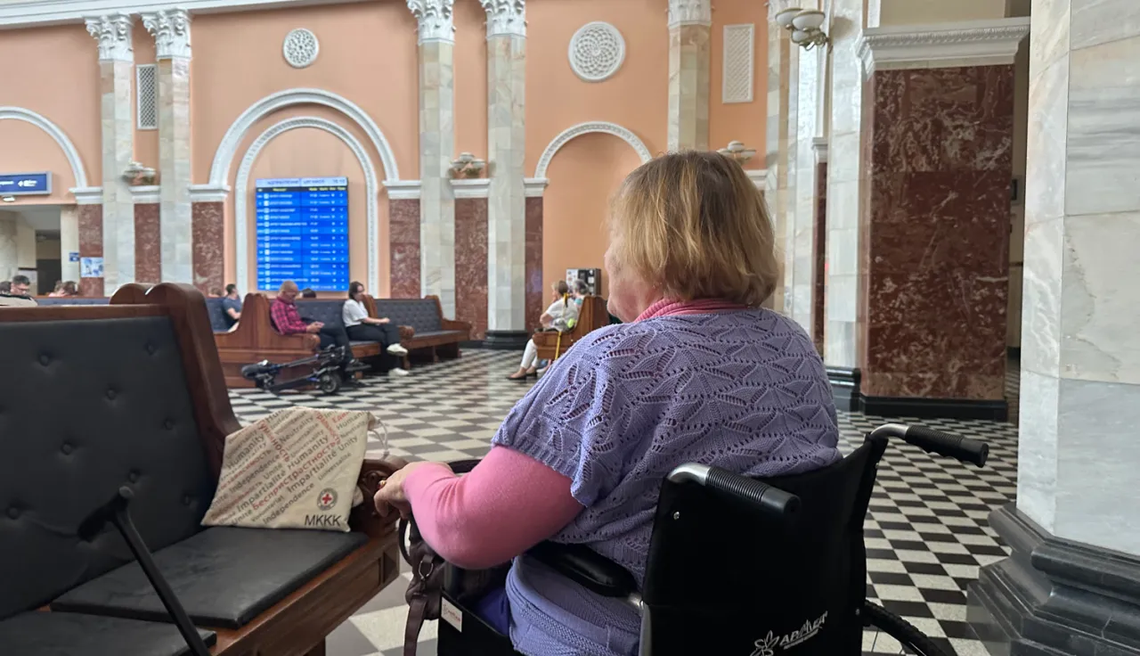 ICRC team helps people in conflict 